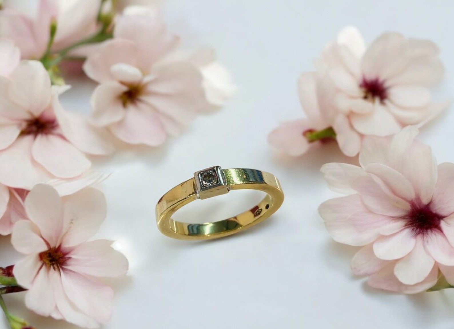 Anello in oro giallo