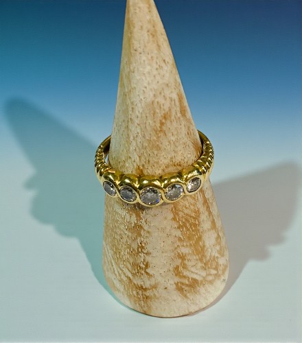 Anello con brillanti