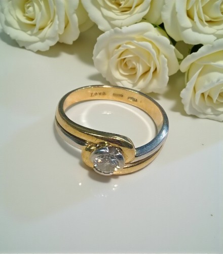 Anello con brillante