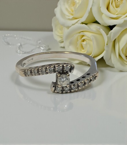 Anello con brillanti