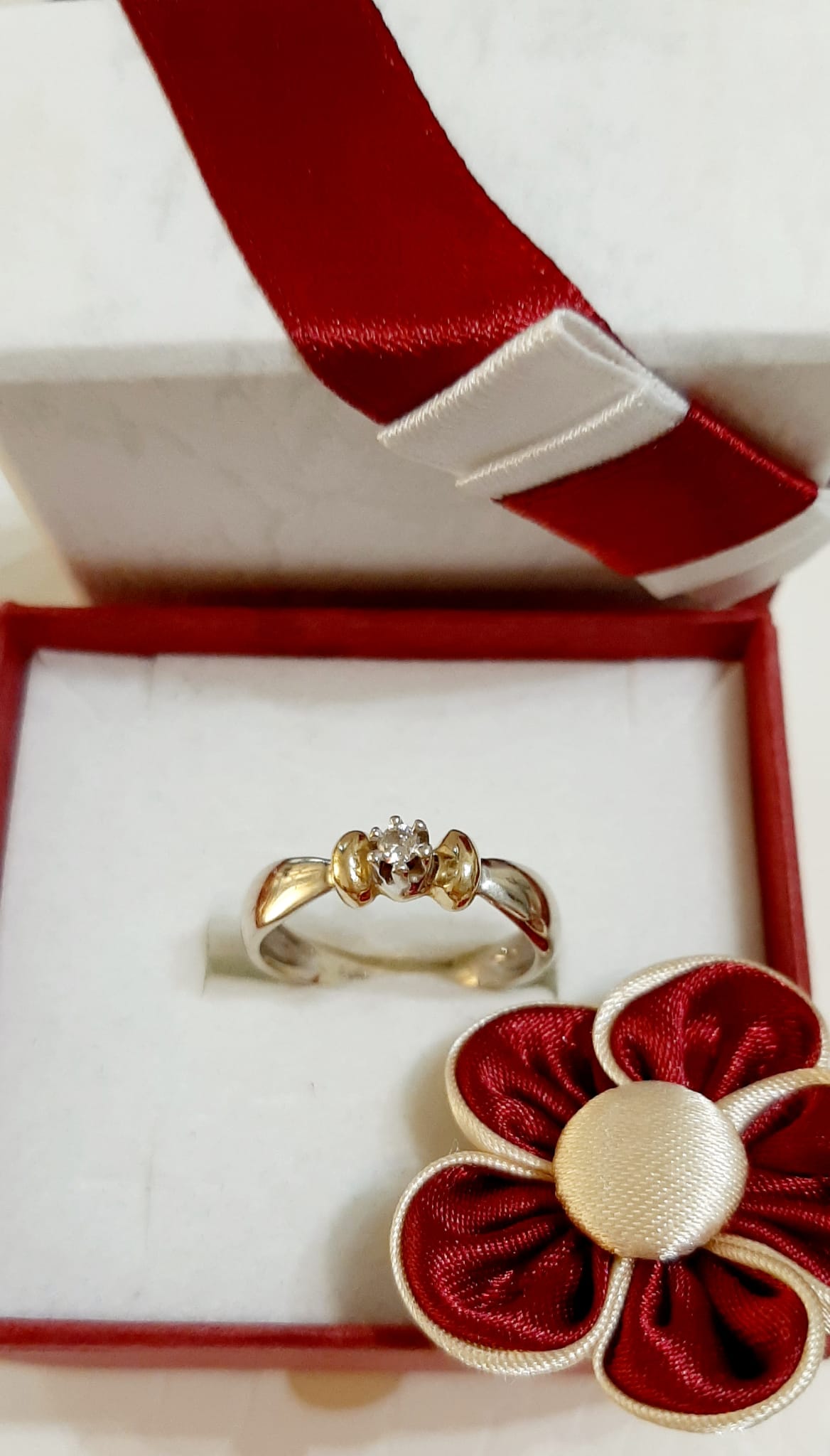 Anello con brillante