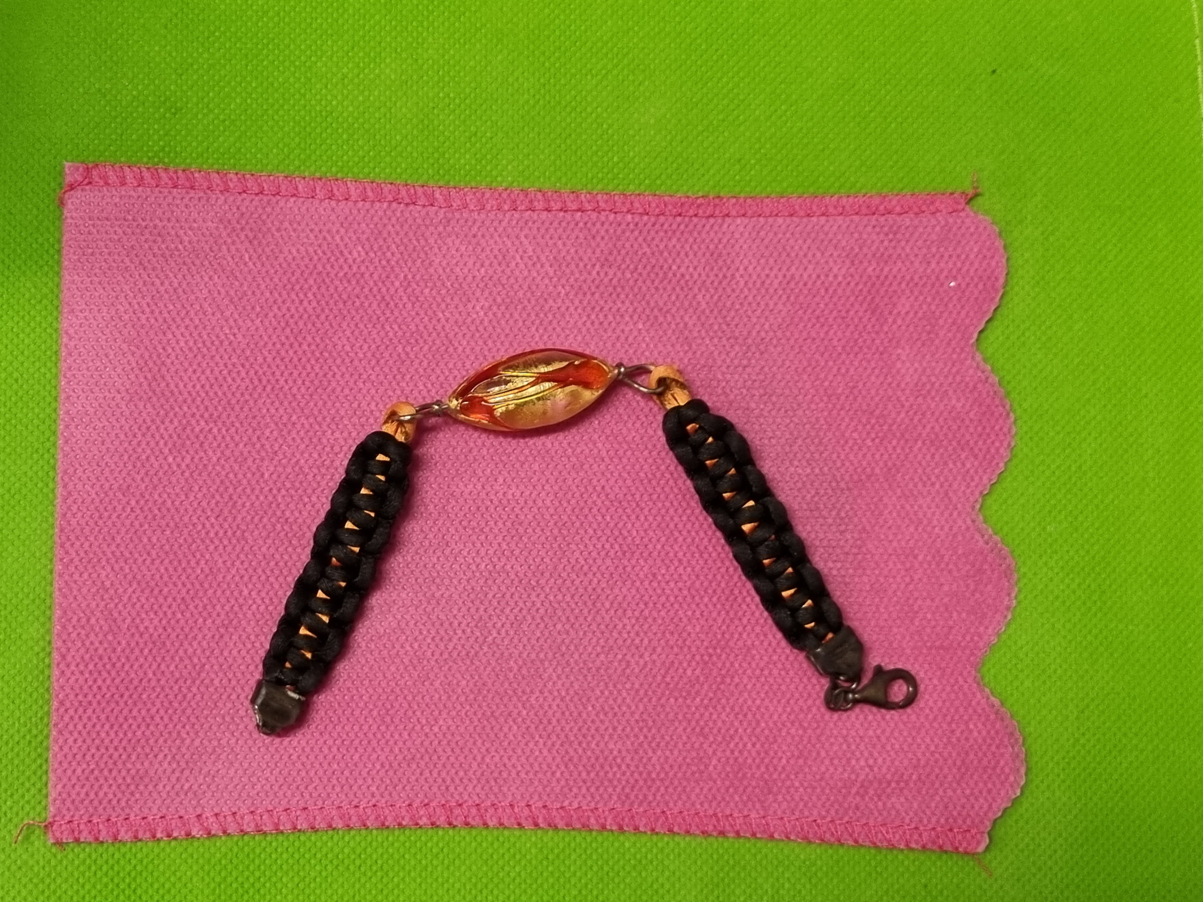 Bracciale nero e arancione