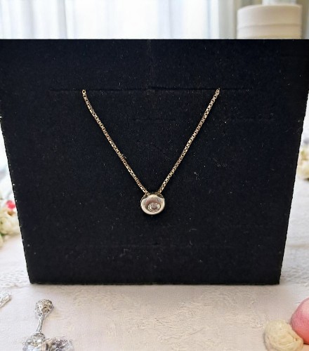 Catenina con punto luce