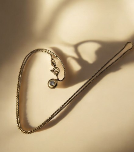 Catenina con punto luce