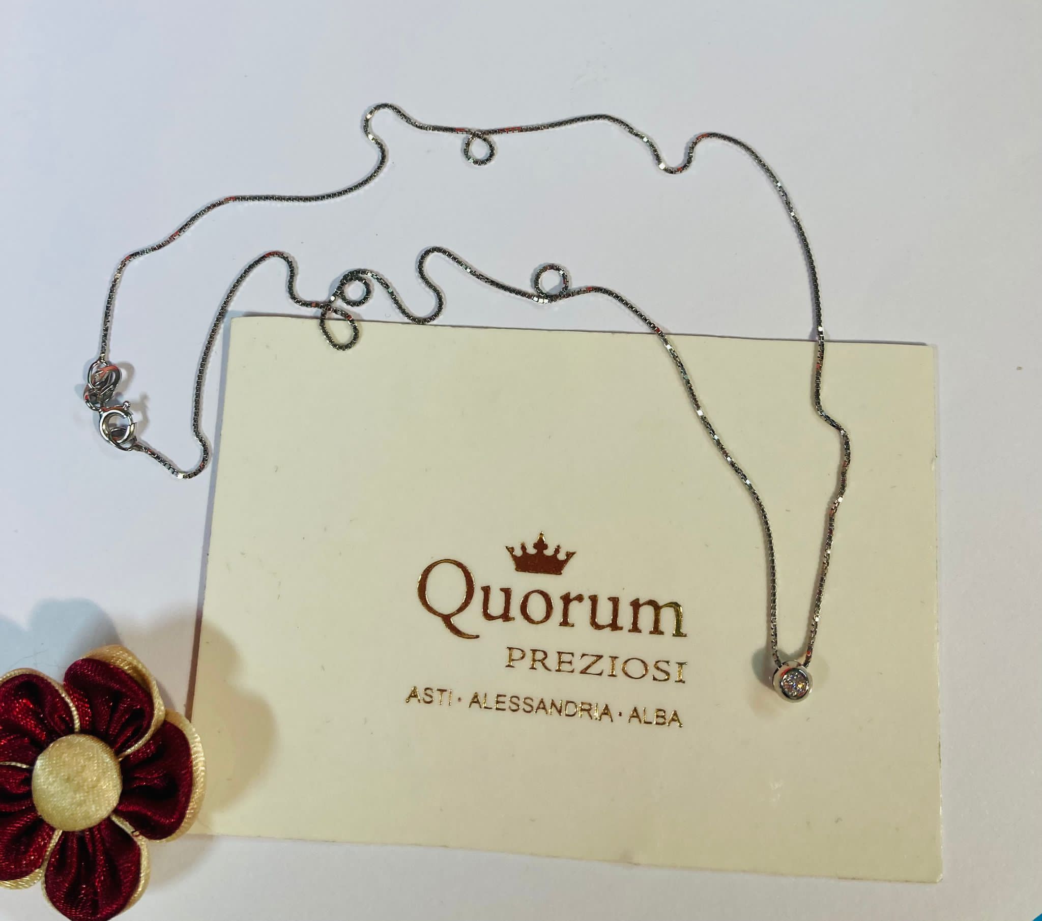 Catenina con punto luce